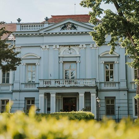 Hotel Kastiel Mojmírovce Exterior foto