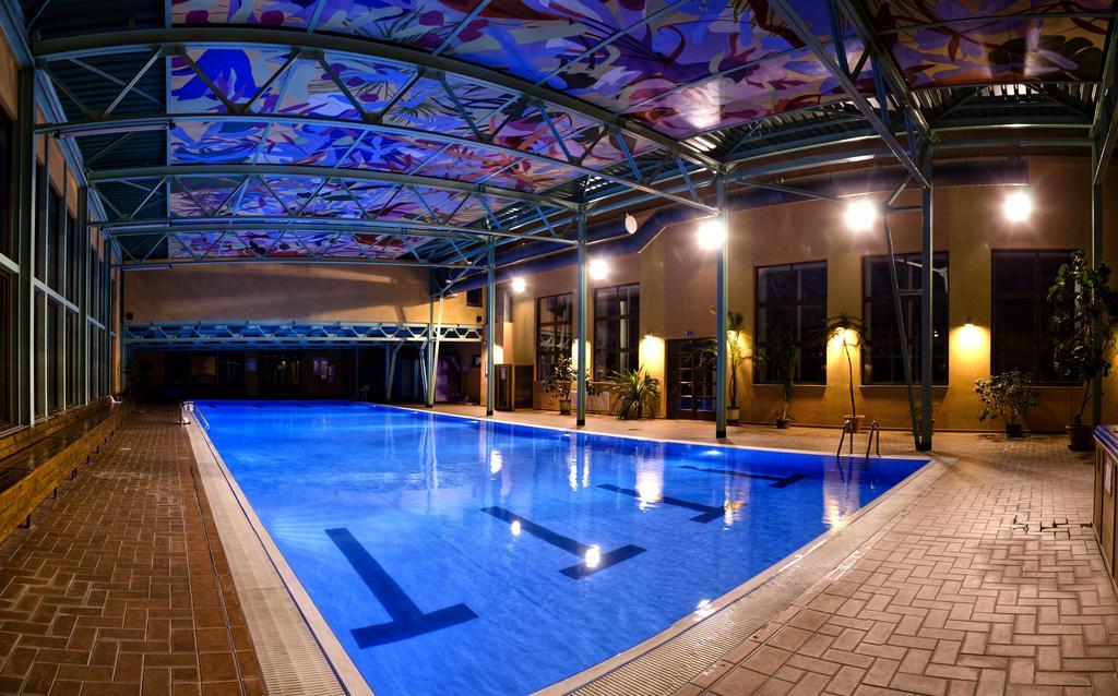 Hotel Kastiel Mojmírovce Exterior foto