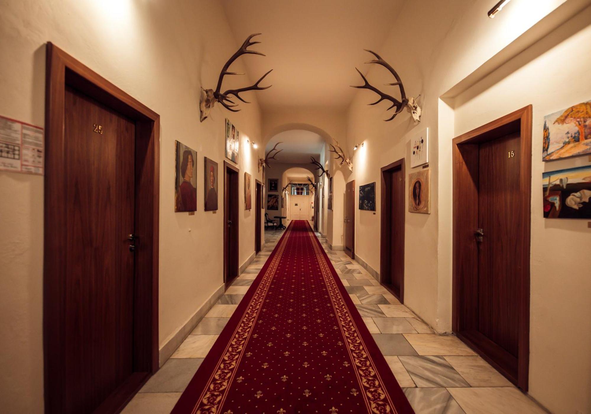 Hotel Kastiel Mojmírovce Exterior foto